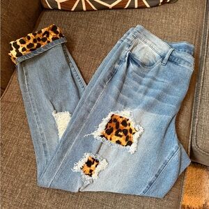 VENUS Blue Jeans with Leopard Accents
